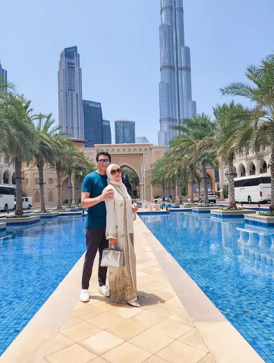 Itulah beberapa potret kemesraan Syahrini dan Reino Barack menikmati liburan mewah di Dubai. Melihat kemesraan keduanya,banyak warganet yang mendoakan keduanya langgeng. [Instagram/princessyahrini]