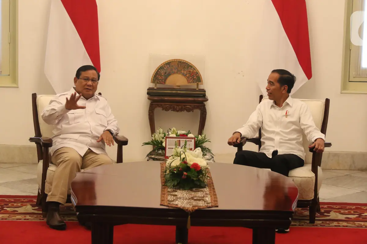 Tawa Jokowi dan Prabowo di Istana Merdeka