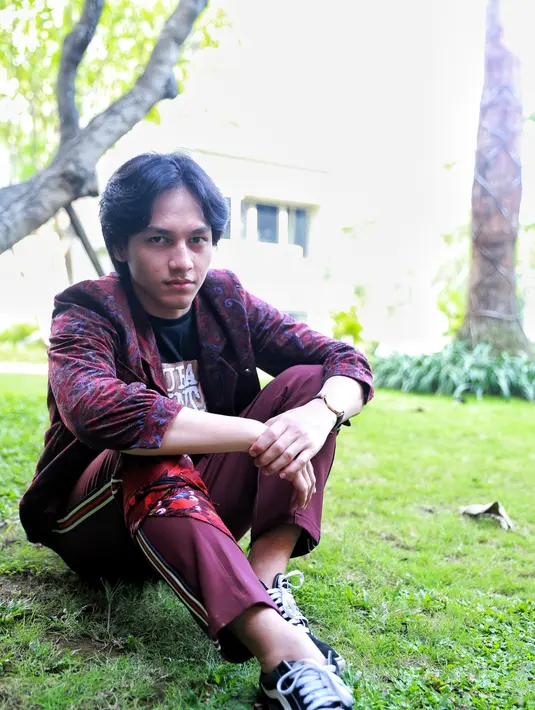 Sukses dalam web series, Surat Cinta Untuk Starla juga akan menghiasi bioskop mulai 28 Desember mendatang. Film produksi Screenplay Films ini kembali dibintangi Jefri Nichol dan Caitlin Halderman. (Adrian Putra/Bintang.com)