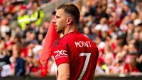 Pemain baru Manchester United, Mason Mount saat laga pramusim melawan Leeds United di Ullevaal Stadium, Oslo, Rabu (12/7/2023). (Twitter/@ManUtd)
