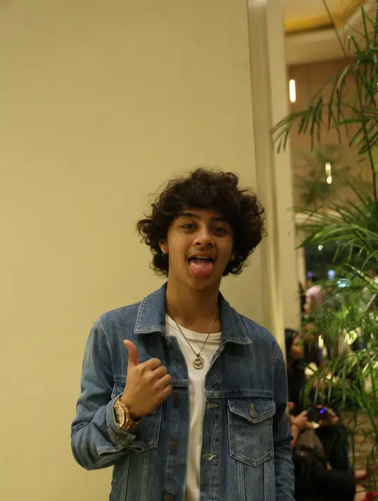 "Saya sudah enggak nanya-nanya (komunikasi) lagi. Sudah menjauh lah," ujar Bastian Steel, di Epicentrum, Kuningan, Jakarta Selatan, Selasa malam (3/10/2017) dilansir dari Liputan6. (Nurwahyunan/Bintang.com)