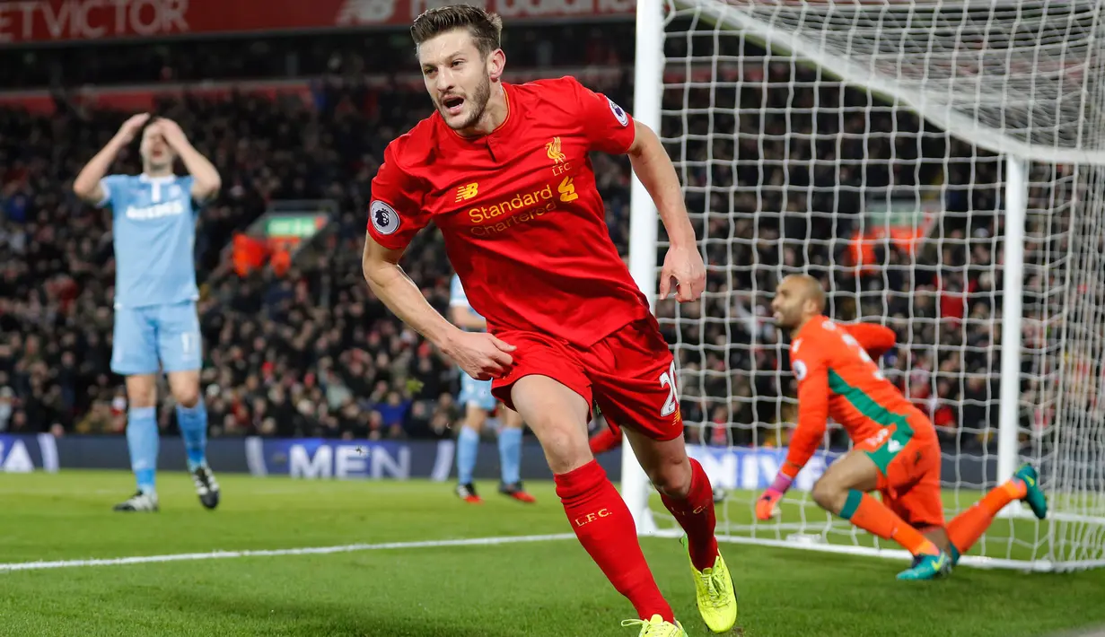 Gelandang Liverpool, Adam Lallana melakukan selebrasi usai mencetak gol ke gawang Stoke City pada pertandingan Liga Inggris di Anfield, Liverpool, (28/12). Liverpool menang telak atas Stoke dengan skor 4-1. (Reuters/Darren Staples)