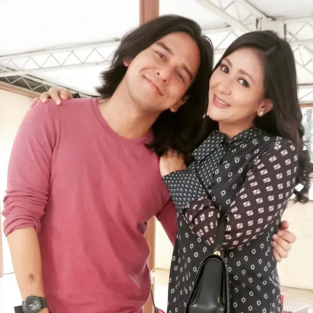 Potret 6 Aktor Indonesia Bareng Ibunya di Sinetron, Penuh Kehangatan