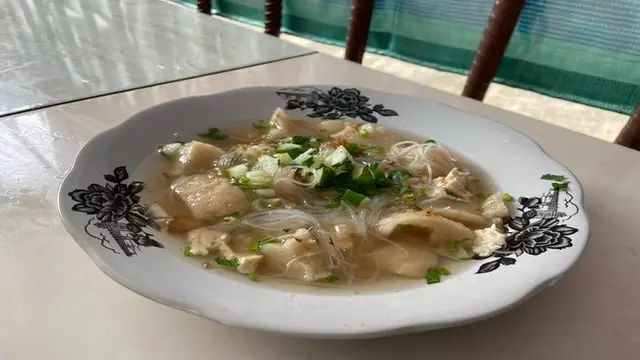 Model, kuliner berbahan dasar ikan khas Palembang.