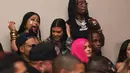 Dalam video Nicki Minaj, Kourtney memberikan lambang "peace" dan memperlihatkan dirinya yang tengah bersenang-senang dengan Younes Bendjima. (Just Jared)