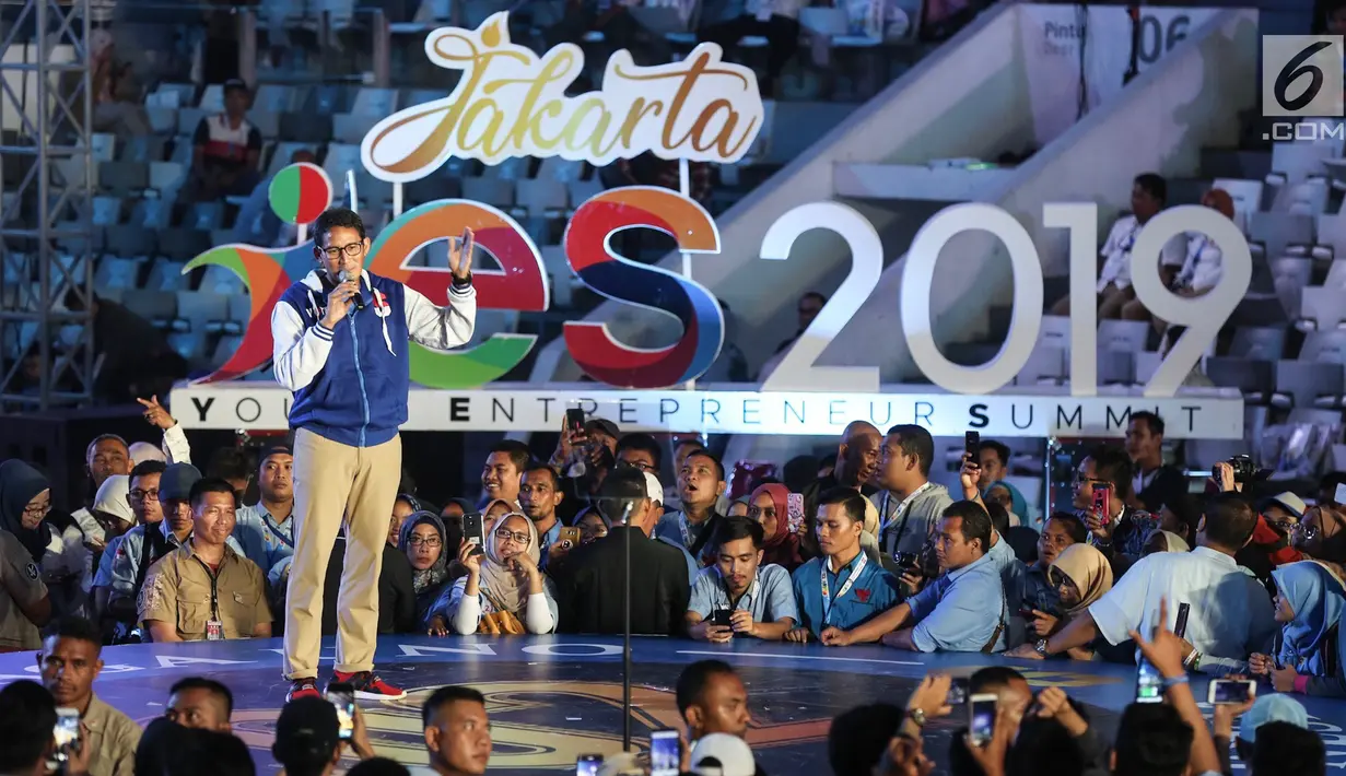 Pengusaha yang juga Cawapres nomor urut 02, Sandiaga Uno memberikan cerita inspiratif pada acara YE) 2019 di Istora Senayan, Jakarya, Rabu (10/4). Acara ini merupakan program inspiratif dengan menghadirkan artis dan pengusaha muda guna mencetak entrepreneur yang handal. (Liputan6.com/Fery Pradolo)