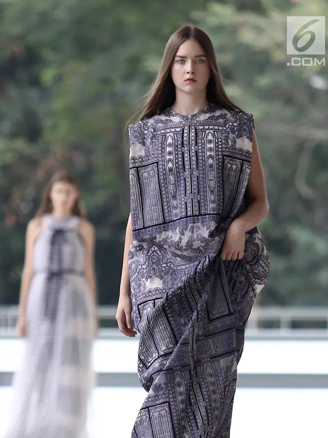 70 Busana Spring/Summer 2019 Rayakan 10 Tahun Eksistensi Sapto Djojokartiko