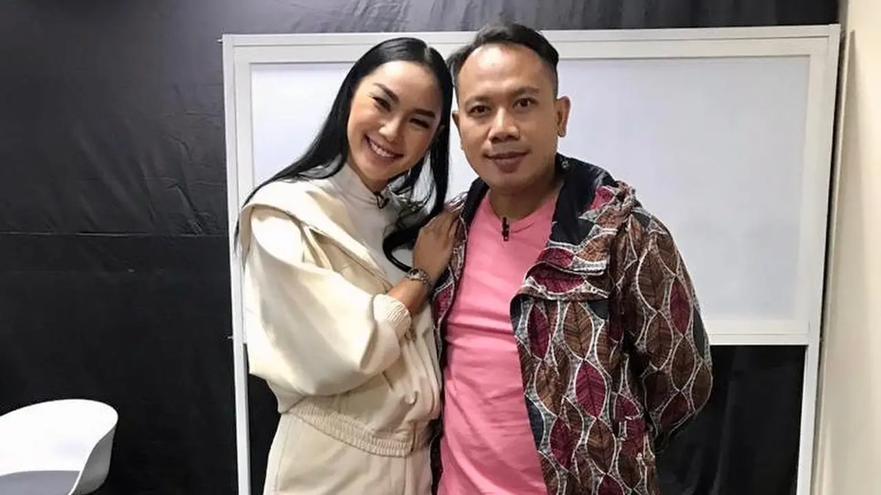Momen Ulang Tahun Vicky Prasetyo yang Ke-37 Tahun, Dirayakan Dengan Potong Tumpeng