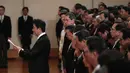 Perdana Menteri Jepang Shinzo Abe menyampaikan pidato saat upacara turun takhta Kaisar Akihito di Istana Kekaisaran, Tokyo, Jepang, Jumat (30/4/2019). Shinzo Abe mewakili rakyat Jepang menyampaikan pernyataan terakhir bagi Akihito. (Japan Pool/Pool via REUTERS)