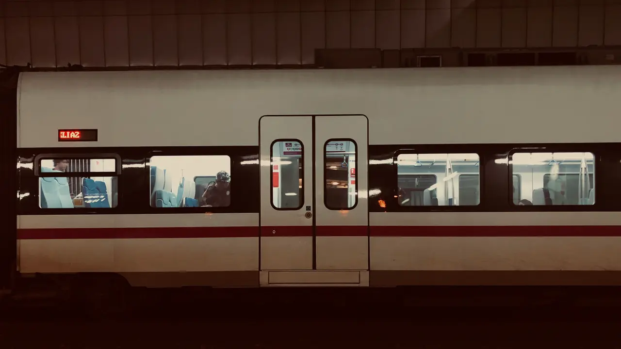 Ilustrasi Kereta Api.