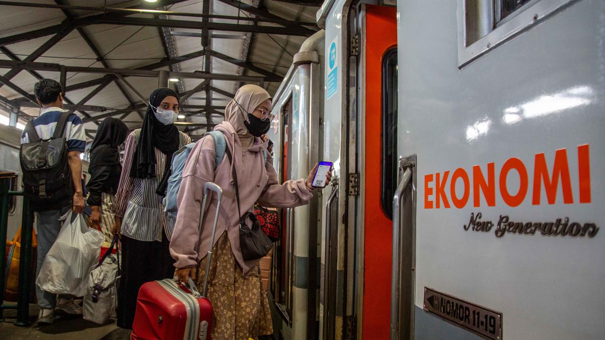 Sepekan Jelang Lebaran, Kepadatan Arus Mudik Mulai Terasa di Stasiun Lempuyangan Yogyakarta