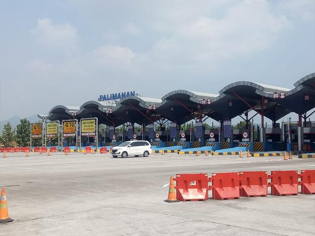 12 Jam Menyusuri Tol Trans Jawa Dari Jakarta Ke Surabaya News Liputan6 Com