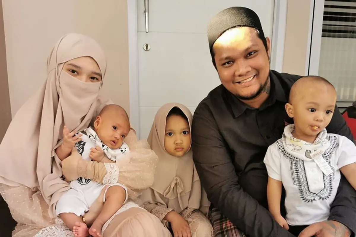 7 Potret Lawas Virgoun Bareng Inara Asuh Anak, Kini Jadi Kenangan