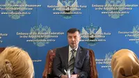 Duta Besar Rusia untuk Indonesia Sergei Tolchenov dalam pernyataan pers di kediamannya di Jakarta, Senin (28/4/2025). (Liputan6.com/Benedikta Miranti)