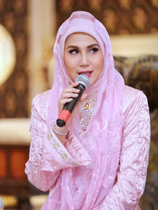 Rasa kehilangan kembali di rasakan saat lebaran kembali datang. Yang tak bisa lagi bisa berkumpul makan bareng dan cium tangan. Dan itu sudah tidak bisa dirasakan lagi. (Adrian Putra/Bitang.com)