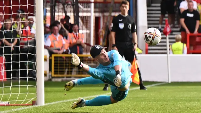 Foto: Momen Dean Henderson Gagalkan Penalti Harry Kane di Pekan ke-4 Liga Inggris