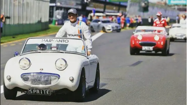 Ini Gaya Rio Haryanto Saat Debut di F1, Kamu Pasti Naksir!