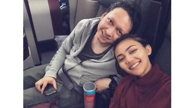 6 Momen Mesra Rina Nose dan Josscy Aartsen Setelah Menikah, Semakin Lengket