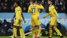 Selebrasi pemain Chelsea usai Olivier Giroud mencetak gol pada leg 1, 32 besar Liga Europa yang berlangsung di stadion Swedbank, Malmo, Jumat (15/2). Chelsea menang 2-1 atas Malmo FF (AFP/Andreas Hillergen)