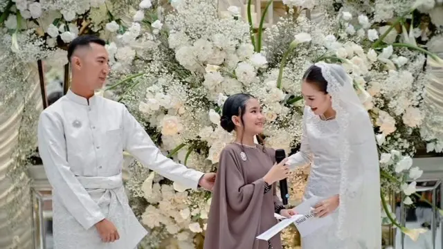 Kini Sudah Remaja, 6 Potret Tampilan Cantik Bilqis Dibalut Baju Kurung saat Dampingi Ayu Ting Ting Tunangan