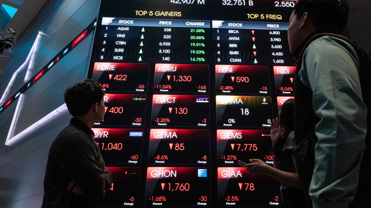 Sempat Terseok hingga Kena Trading Halt, IHSG Sedikit Membaik pada Penutupan Perdagangan Hari Ini