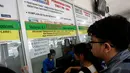   Para calon penumpang di stasiun Senen harus rela antri untuk mendapatkan tiket yang mereka inginkan, Stasiun Senen, Jakarta, Senin (28/4/2014) (Liputan6.com/Faizal Fanani).