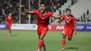 <p>Selebrasi striker Timnas Indonesia U-22, Ramadhan Sananta setelah mencetak gol pertama ke gawang Thailand pada laga final cabor sepak bola SEA Games 2023 di National Olympic Stadium, Phnom Penh, Kamboja, Selasa (16/5/2023). (Bola.com/Abdul Aziz)</p>