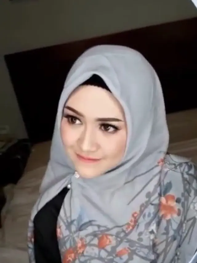 Tampil Beda, 6 Potret Cantik Happy Asmara Saat Pakai Hijab Ini Banjir Pujian