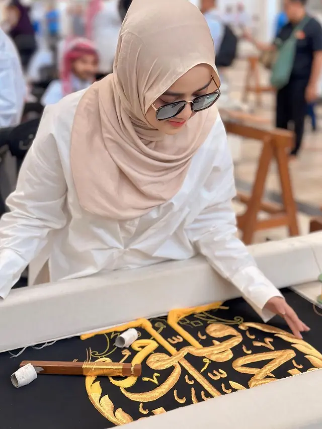 8 Potret Wirda Mansur ke Pabrik Pembuatan Kiswah dan Hira Cultural Distric, Tak Disangka