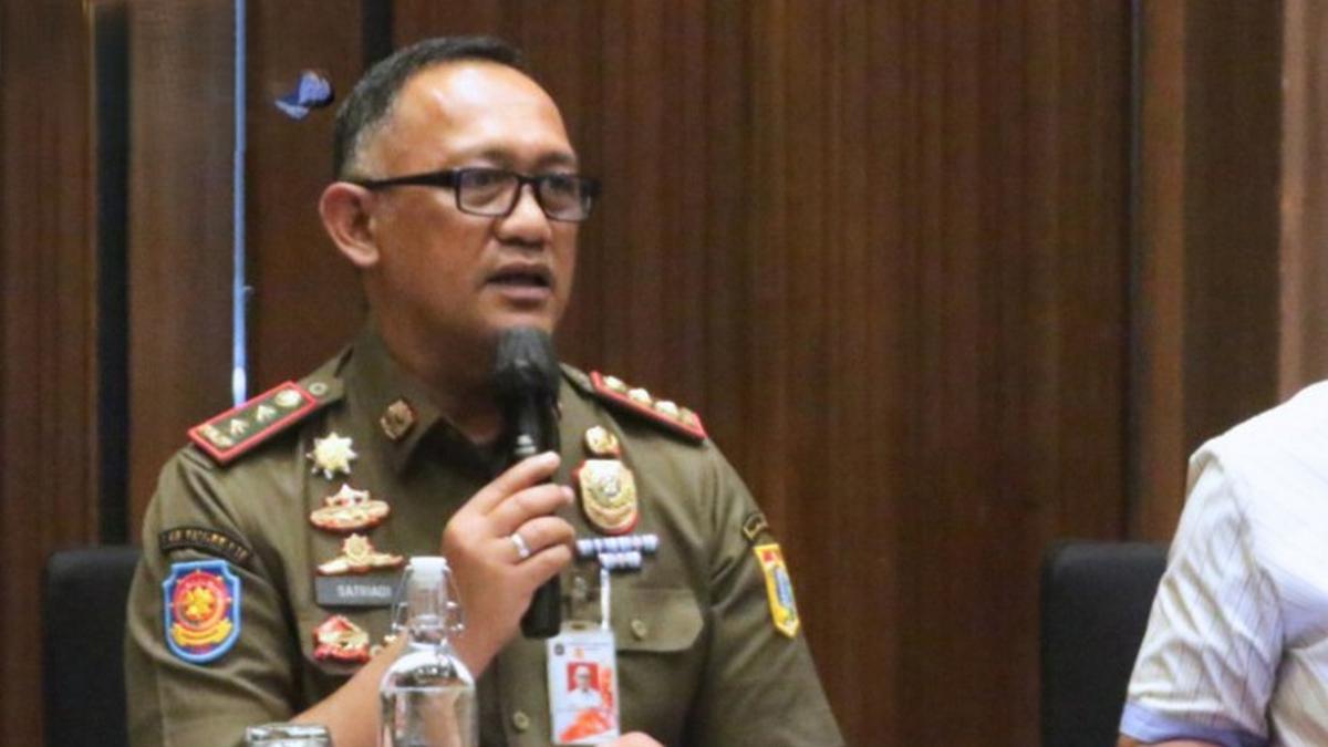 Mobil Pelat Merah Satpol PP DKI Jakarta Parkir di Trotoar, Ini Penjelasan Pimpinannya