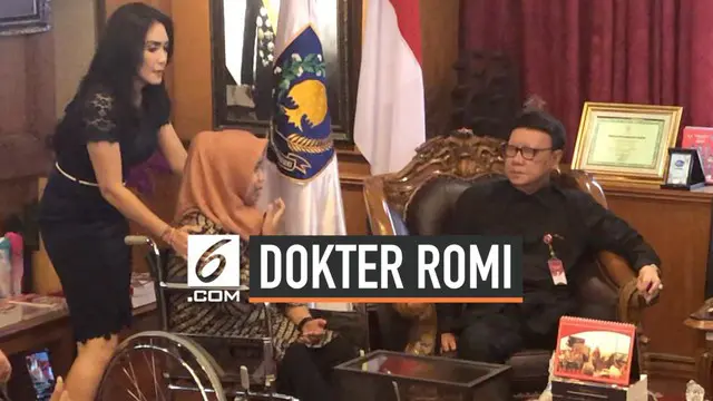 Dokter Gigi Romi Syofpa Ismael yang menyandang disabilitas dan ditolak status CPNS-nya oleh pemerintah Solok Selatan hari ini mengadu ke Mendagri Tjahjo Kumolo. Dia didampingi oleh Anggota Komisi VIII DPR RI Rieke Diah Pitaloka.