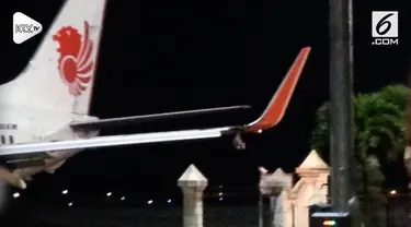 Sayap pesawat Lion Air JT-633 jurusan Bengkulu-Jakarta menabrak tiang kordinat saat bersiap akan terbang. Kejadian ini membuat penumpang harus kembali ke ruang tunggu.