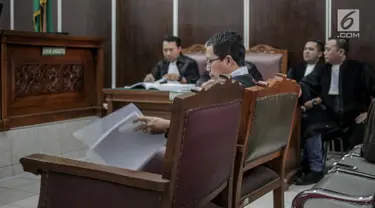 Terdakwa kasus dugaan penghilangan barang bukti pengaturan skor, Joko Driyono menjalani sidang lanjutan di Pengadilan Negeri Jakarta Selatan, Kamis (4/7/2019). Sidang tersebut beragendakan mendengar pembacaan nota pembelaan (pledoi) terdakwa. (Liputan6.com/Faizal Fanani)