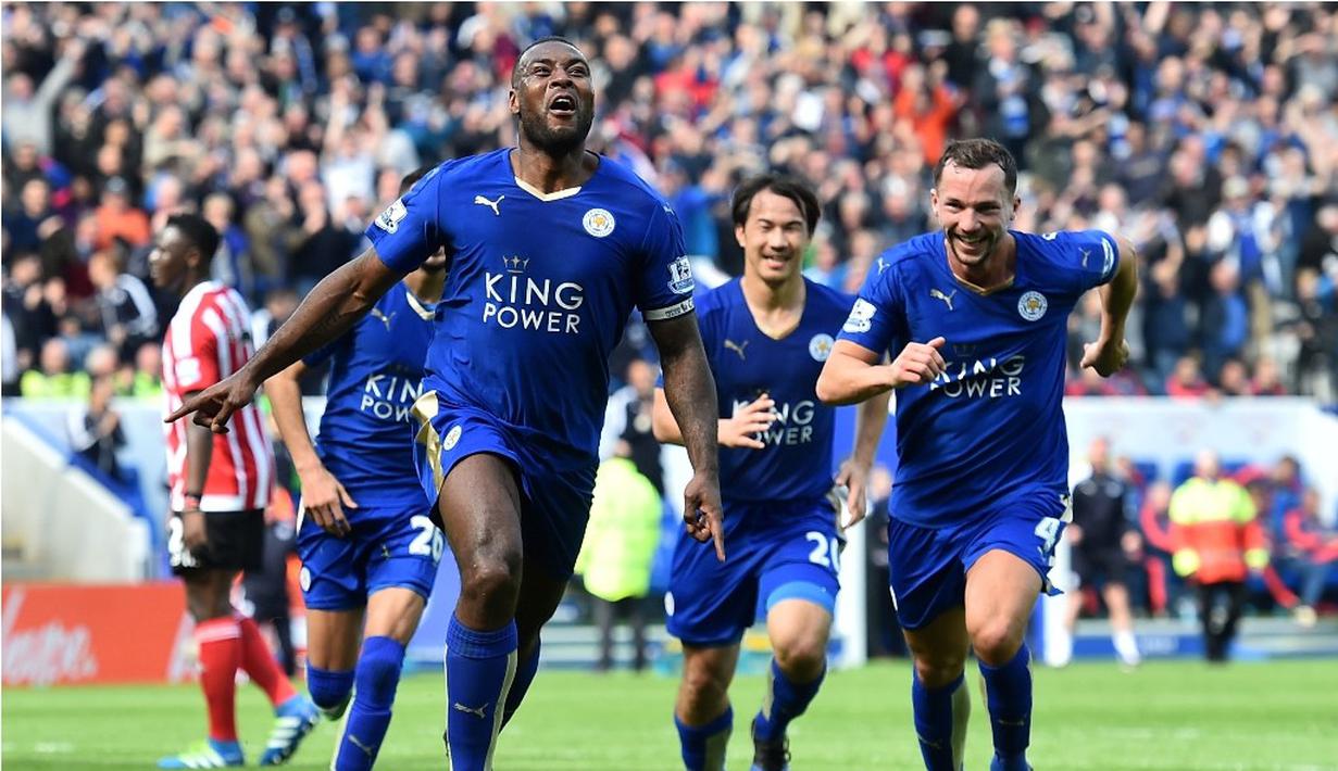 Ekspresi Wes Morgan setelah mencetak gol ke gawang Southampton dalam laga Liga Inggris di Stadion King Power, Leicester, Minggu (3/4/2016). (AFP/Ben Stansall)