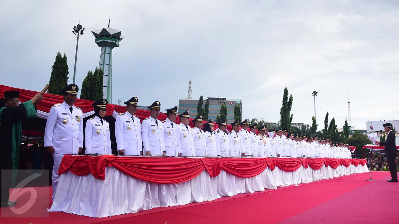 20160217-Gubernur Jateng Lantik 17 Pasang Kepala Daerah Periode 2016-2021
