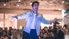 Sosok berdarah Tionghoa dan Minangkabau ini telah lama dikenal di dunia musik tanah air. Vidi dikenal memiliki suara yang unik dan merdu. (Liputan6.com/IG/@vidialdiano)