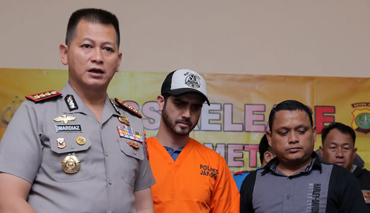 "Dari keterangan tersangka, konsumsi dumolid untuk tenangkan diri," tambahnya. (Deki Prayoga/Bintang.com)