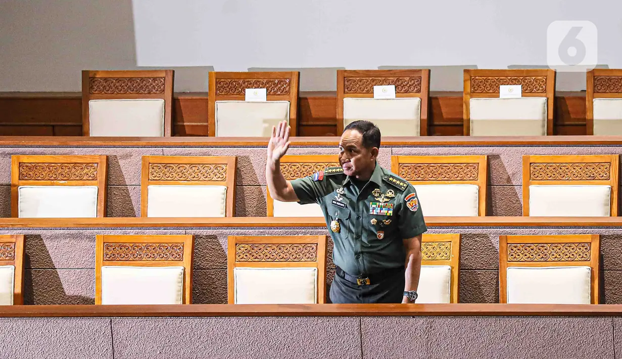 Jenderal TNI Agus Subiyanto menghadiri sidang paripurna pengesahan sebagai Panglima TNI yang baru di Kompleks Parlemen, Jakarta, Selasa (21/11/2023). (Liputan6.com/Faizal Fanani)