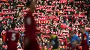 Suporter Liverpool saat pertandingan melawan Southampton pada laga Premier League di Stadion Anfield, Sabtu (1/2/2020). Liverpool menang 4-0 atas Southampton. (AP/Jon Super)