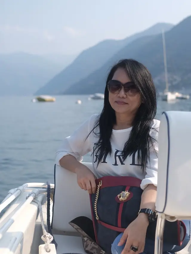 Jarang Terekspos, Ini 6 Potret Ibu Gisella Anastasia yang Cantik Menawan