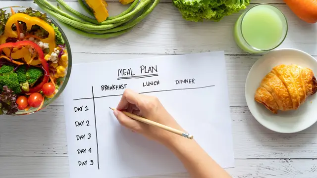 Siapa Bilang Menerapkan Pola Makan Sehat di Tengah Kesibukan Itu Susah? Begini Caranya!