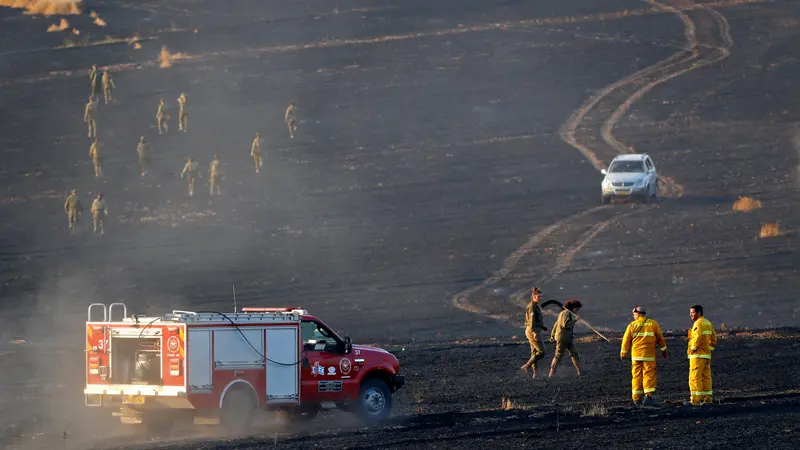 Bentrokan di Jalur Gaza, Ladang Gandum Israel Hangus Terbakar