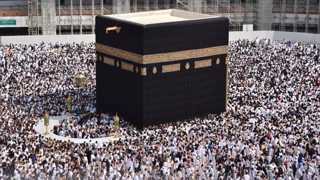 Kiswah Kabah Diganti untuk Memperingati Idul Adha/dok. Unsplash Haidan