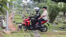 Sebelumnya, Prabowo juga berziarah ke makam ibunya Dora Marie Sigar di TPU Tanah Kusir. (Liputan6.com/Angga Yuniar)
