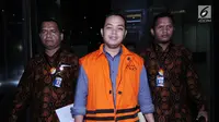 Ekspresi pihak swasta perantara suap, Eka Kamaluddin usai menjalani pemeriksaan perdana pascaterjaring operasi tangkap tangan (OTT) KPK, Jakarta, Jumat (11/5). Eka diperiksa sebagai tersangka dugaan suap APBN-P 2018. (Merdeka.com/Dwi Narwoko)