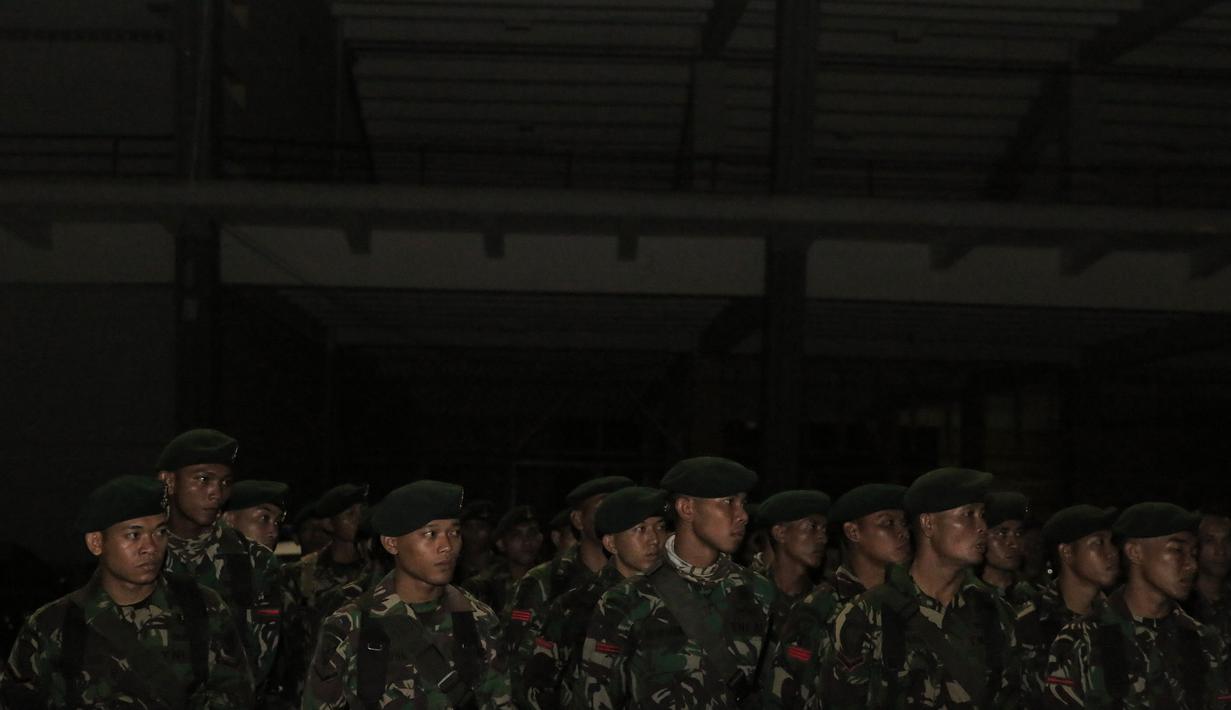 Polda memberlakukan siaga 1 jelang final Piala Presiden 2015 antara Persib melawan Sriwijaya FC di Stadion Utama Gelora Bung Karno, Jakarta (17/10/2015). (Bola.com/Vitalis Yogi Trisna)