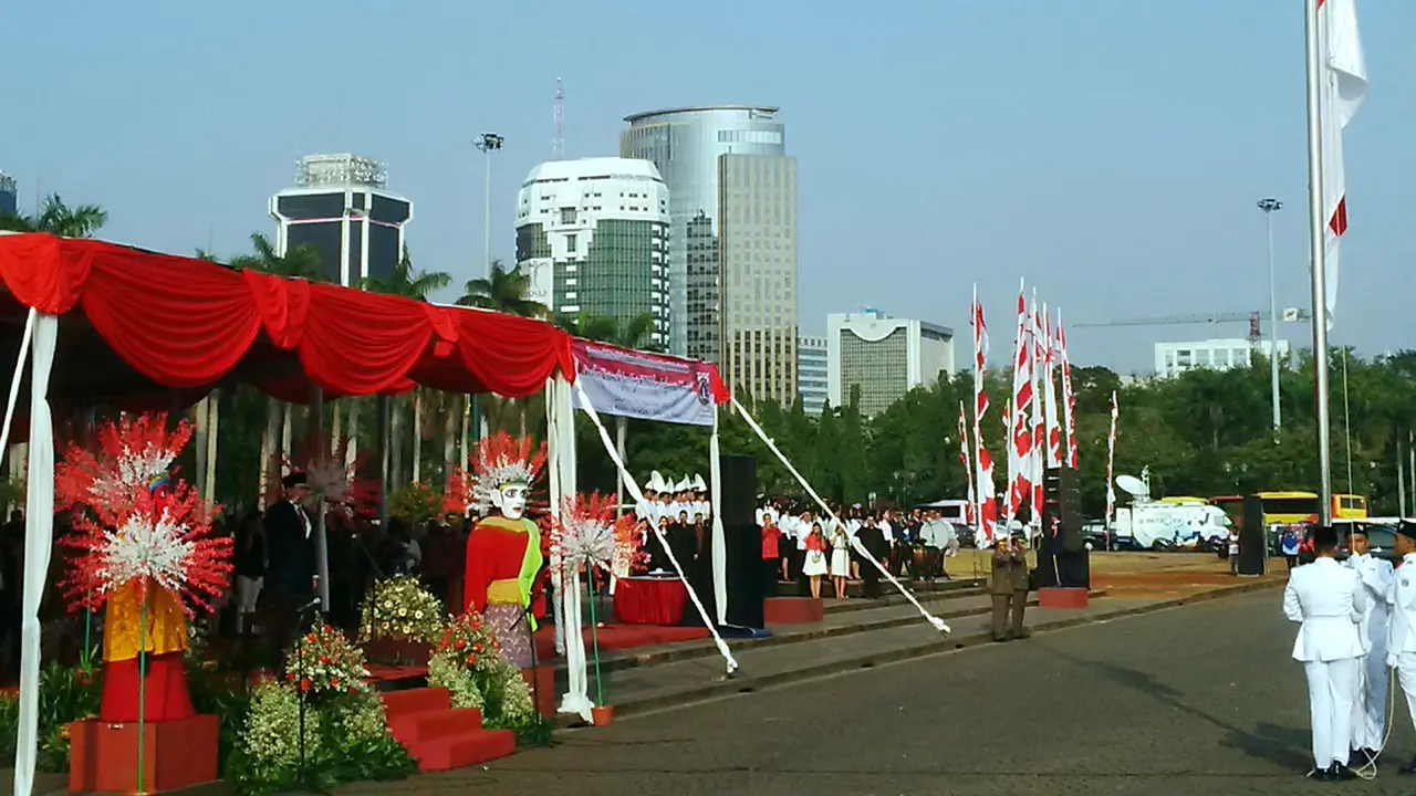 Ahok Pimpin Upacara Hari Kemerdekan Indonesia di Monas
