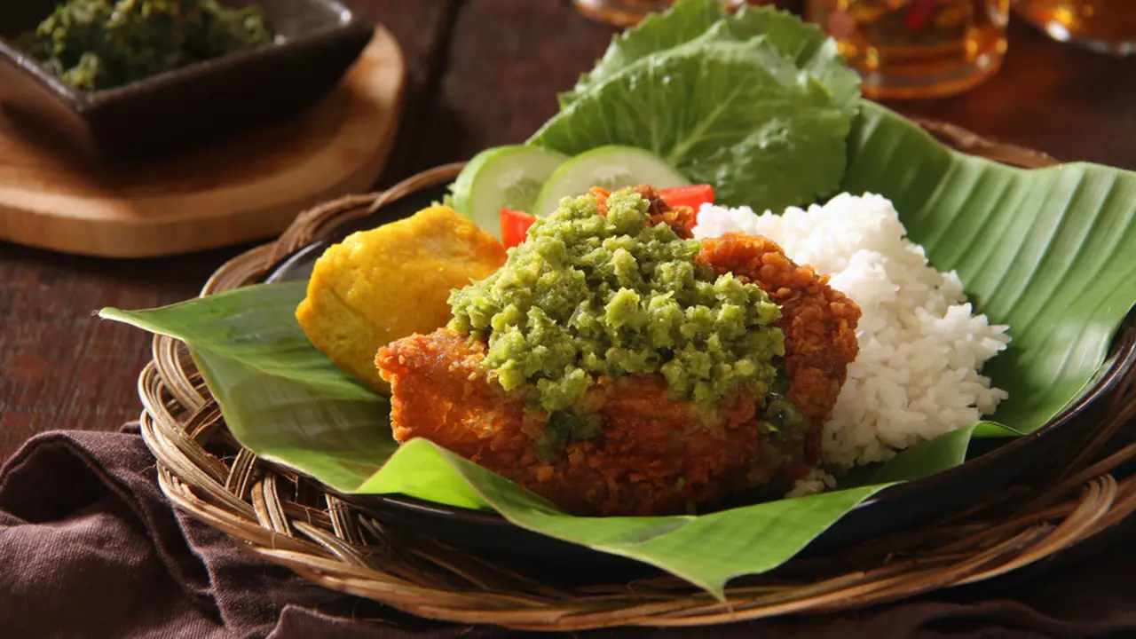 Resep Simpel Geprek Sambal Hijau yang Sanggup Habiskan Sepiring Nasi