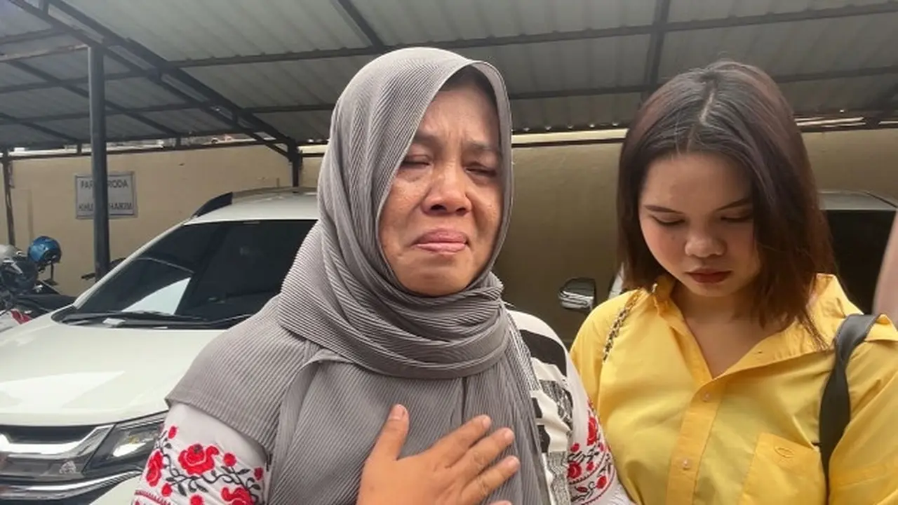 Orangtua gadis penjual satai yang tewas usai dijambret di Pekanbaru.