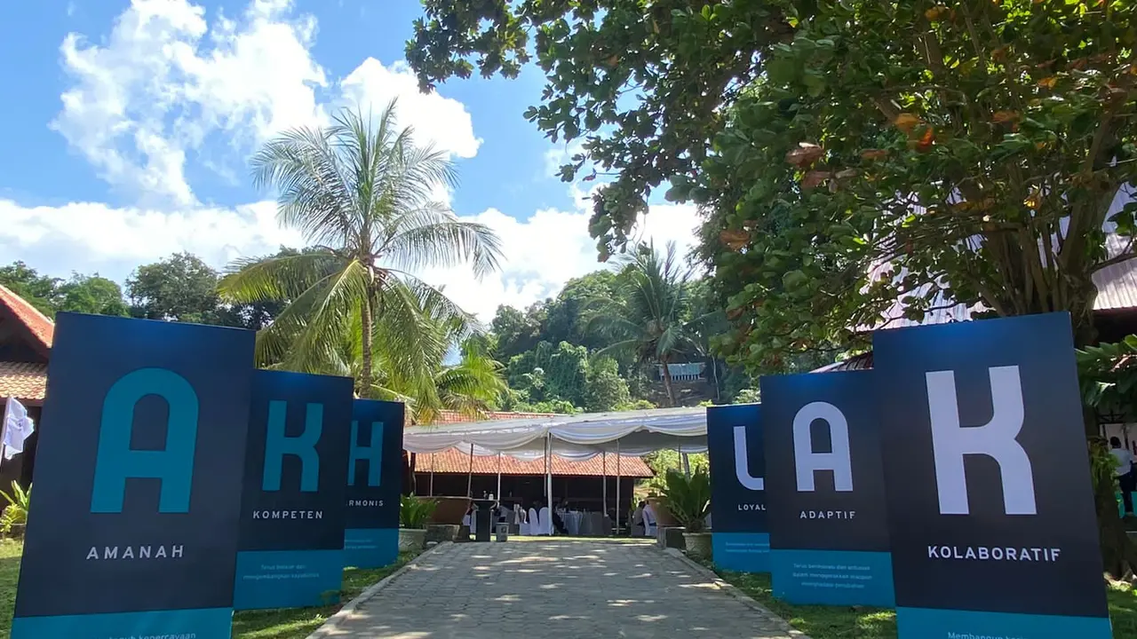 Menteri Badan Usaha Milik Negara (BUMN) Erick Thohir dijadwalkan akan meresmikan Bukit Akhlak di kawasan milik PT Timah Tbk di Bangka